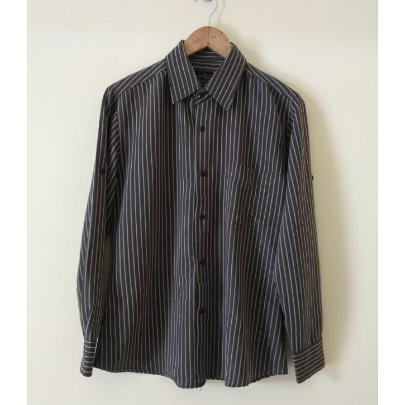 Preloved Kemeja Pria//Brand LR 2 LAMODE//Size L//Abu-Abu Motif Garis-Garis