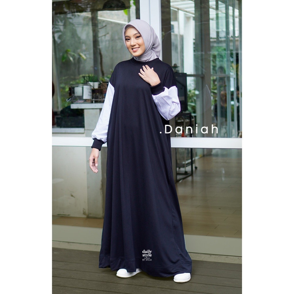 DRESS DANIAH KASUAL SANTAI OK UNTUK JALAN SANTAI DAN TERLIHAT CANTIK