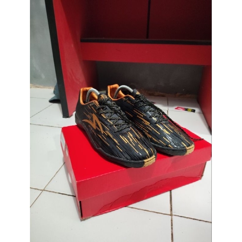 sepatu futsal ls reborn