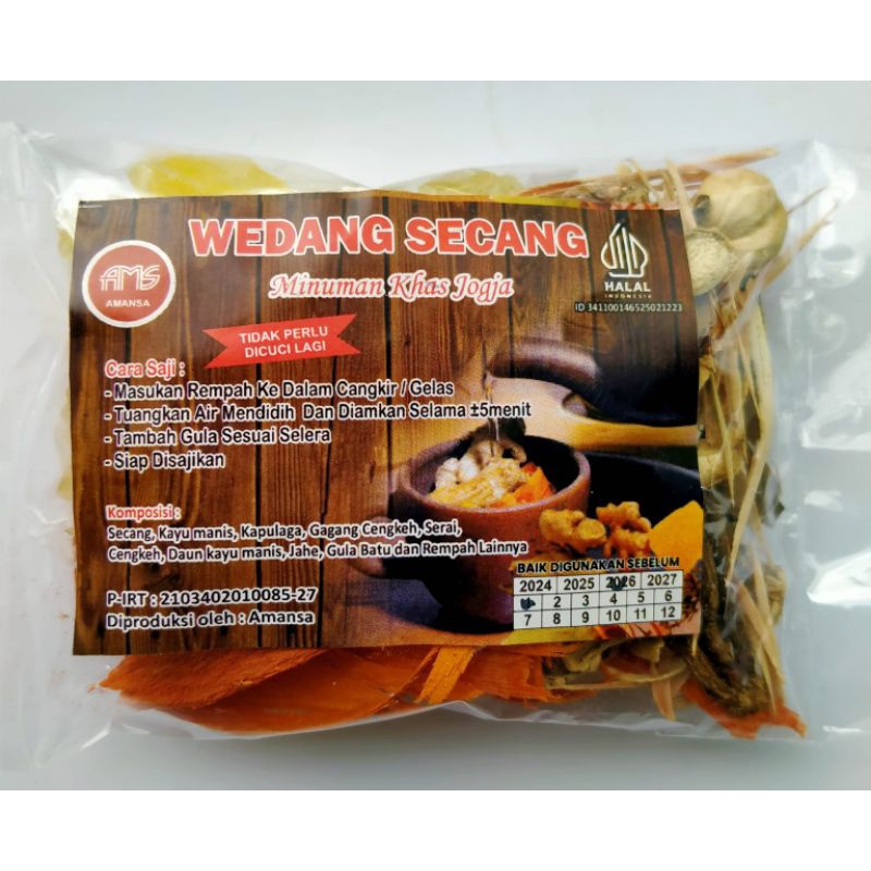 

Wedang secang lengkap gula batu dan kapulaga minuman herbal khas jogja
