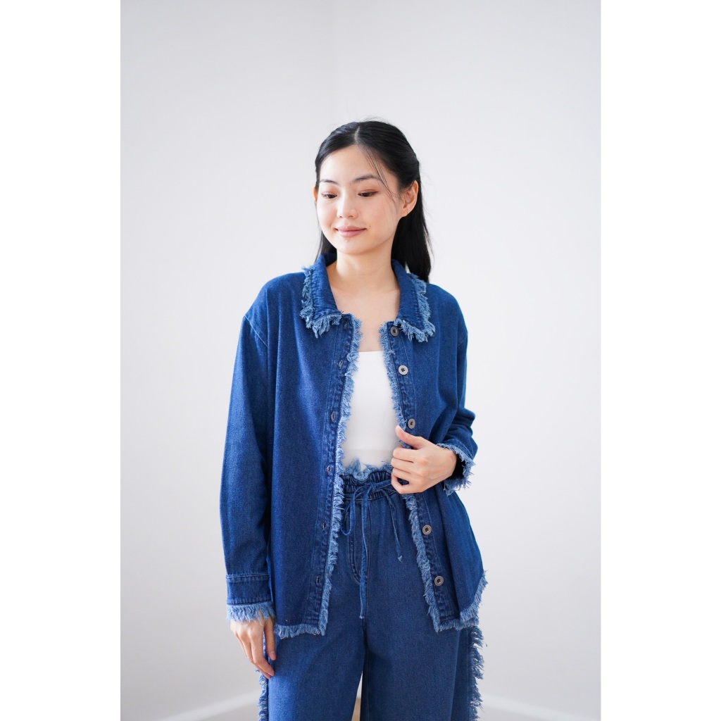 ULTRAVIOLET Freya Denim Shirt 227 (2 Warna) - Atasan Denim Wanita Kasual