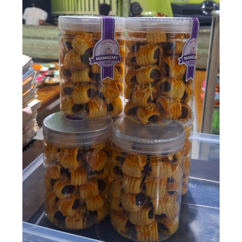 

nastar gulung keju lembut dengan selai nanas homemade yang melimpah