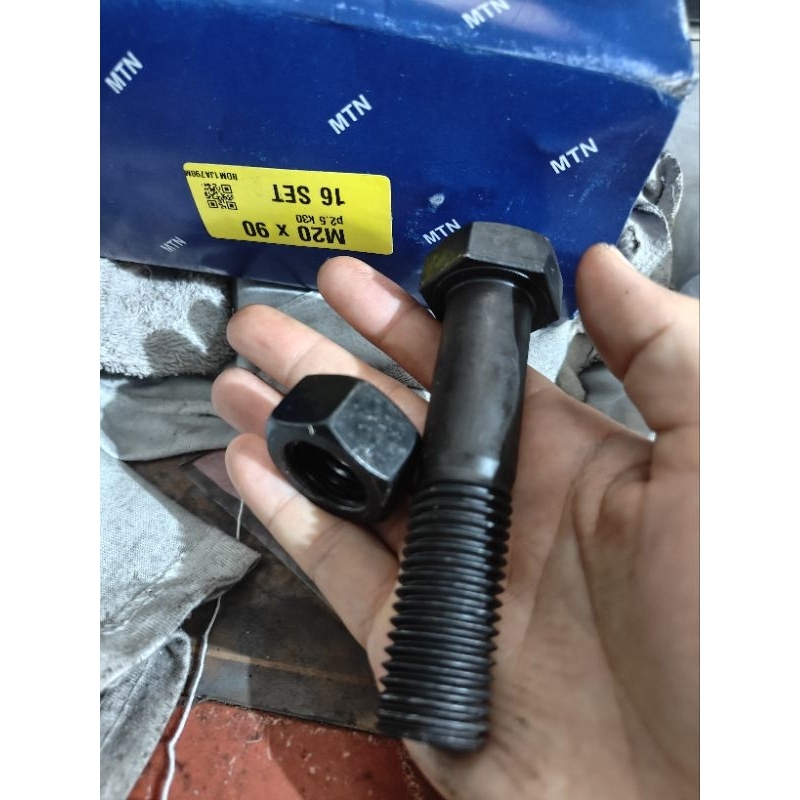 baut mur baja m20x90 mm kunci 30 drat pitch 2.5 / baut + mur baja m20 x 100 / baut mur baja 8.8 m20x