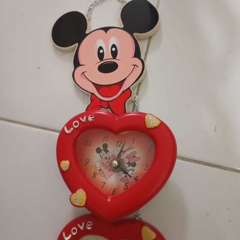 mickey mouse jam dinding kecil jam anak digital baterai AA barang lama masih baru masih nyala juga a