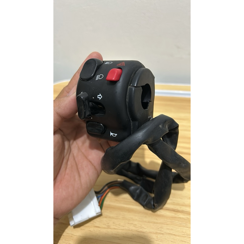 holder kiri left switch Triumph sprint 955 original bermarking
