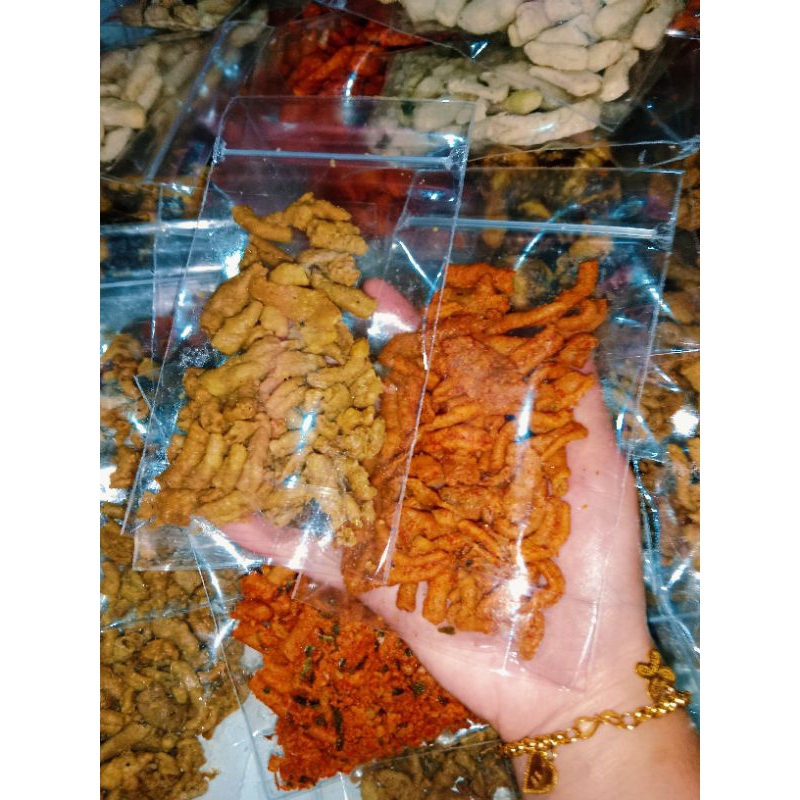 

basreng,kue sus,kripik usus