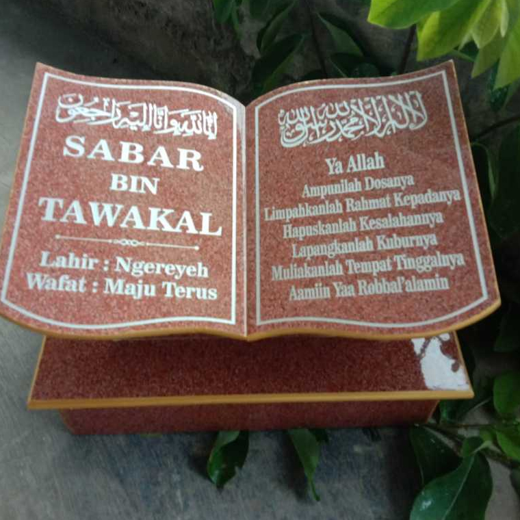 Batu nisan bentuk buku 20x30 keramik plus dudukan batu nisan makam