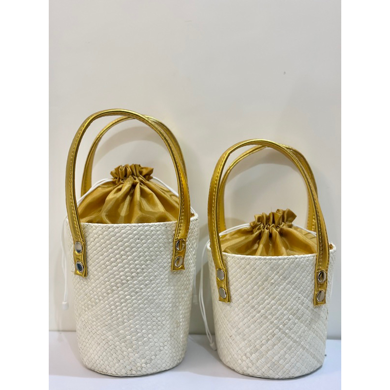 

RB Tas Hampers EMBER PUTIH KAIN MARBEL GG GOLD Gratis Hangtag Tas Parcel Goodiebag Souvenir Lebaran