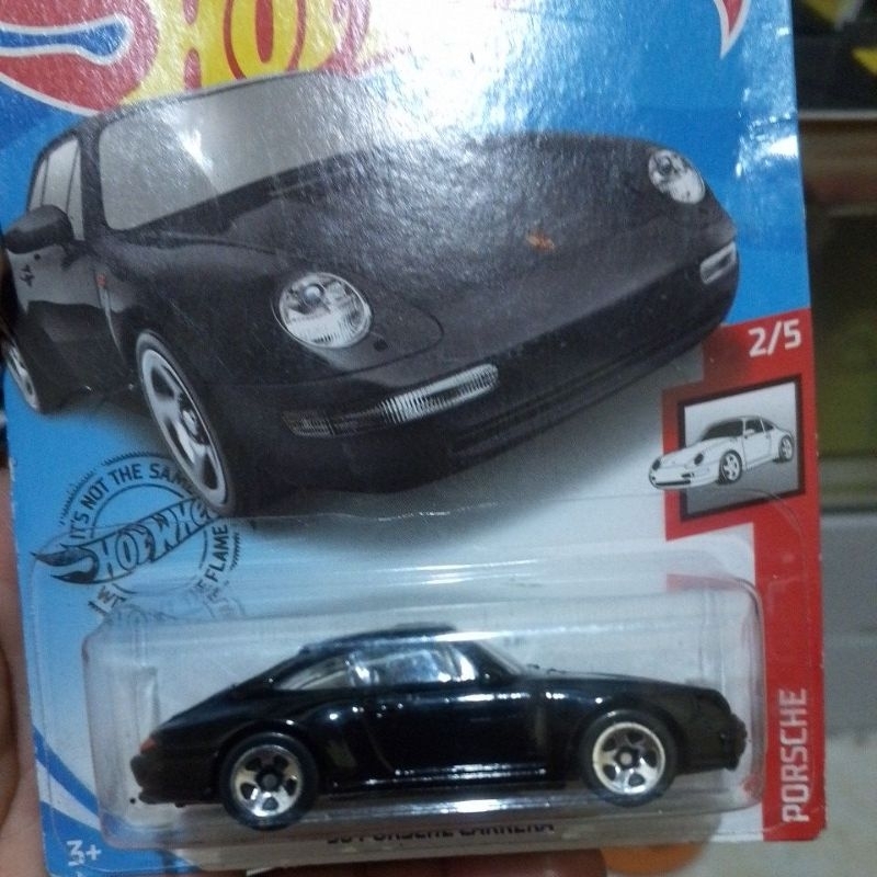 Hot Wheels Porsche Carrera Hitam(error kaca)