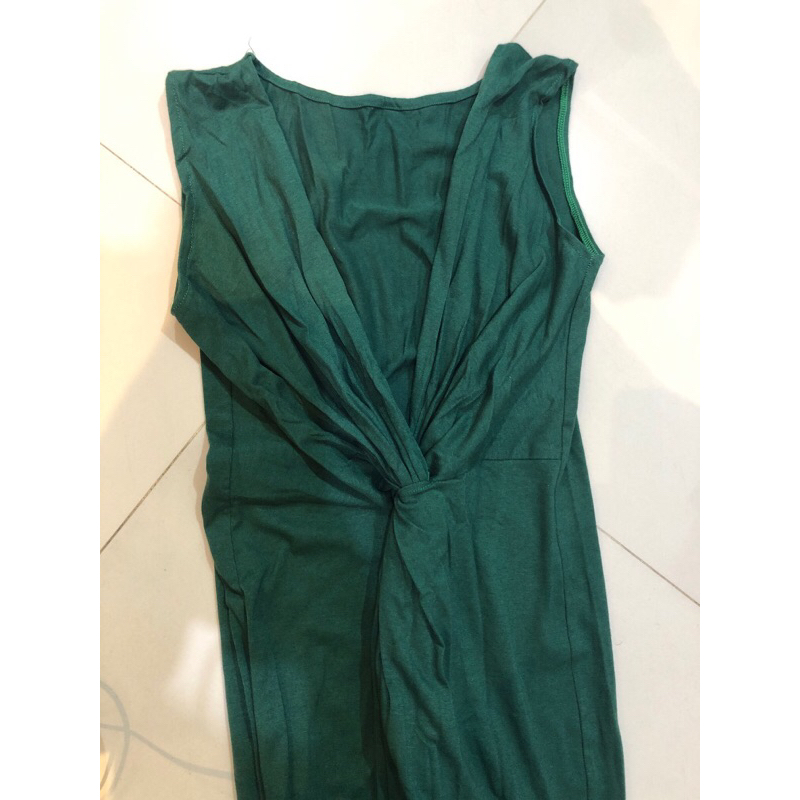 Dress Hijau Emerald dengan Belahan