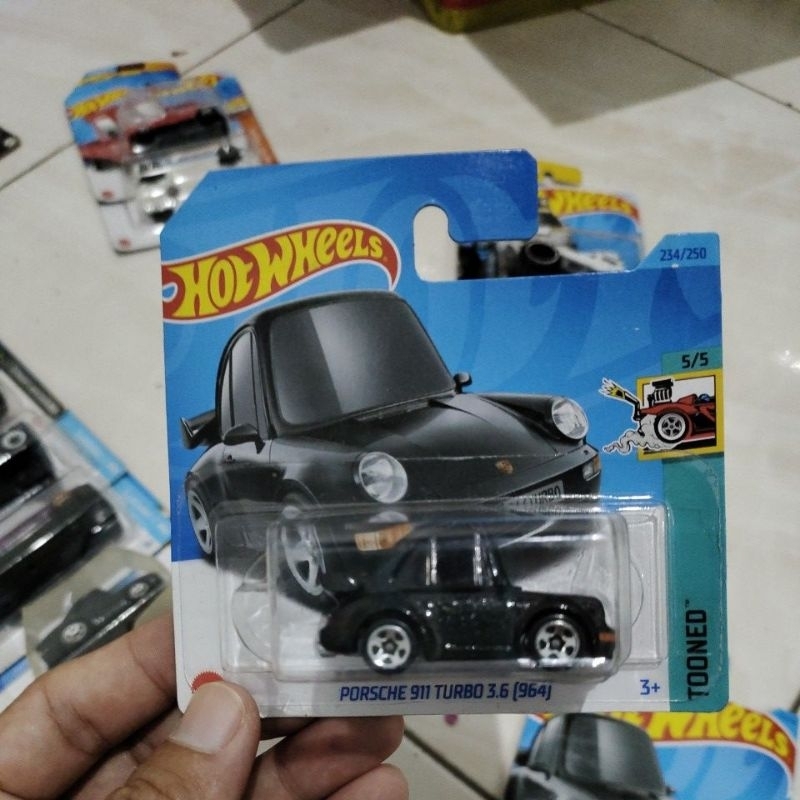 hot wheels porsche 911 tooned hitam