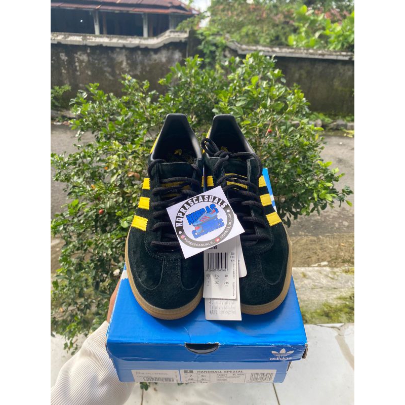 Sepatu futsal hitam