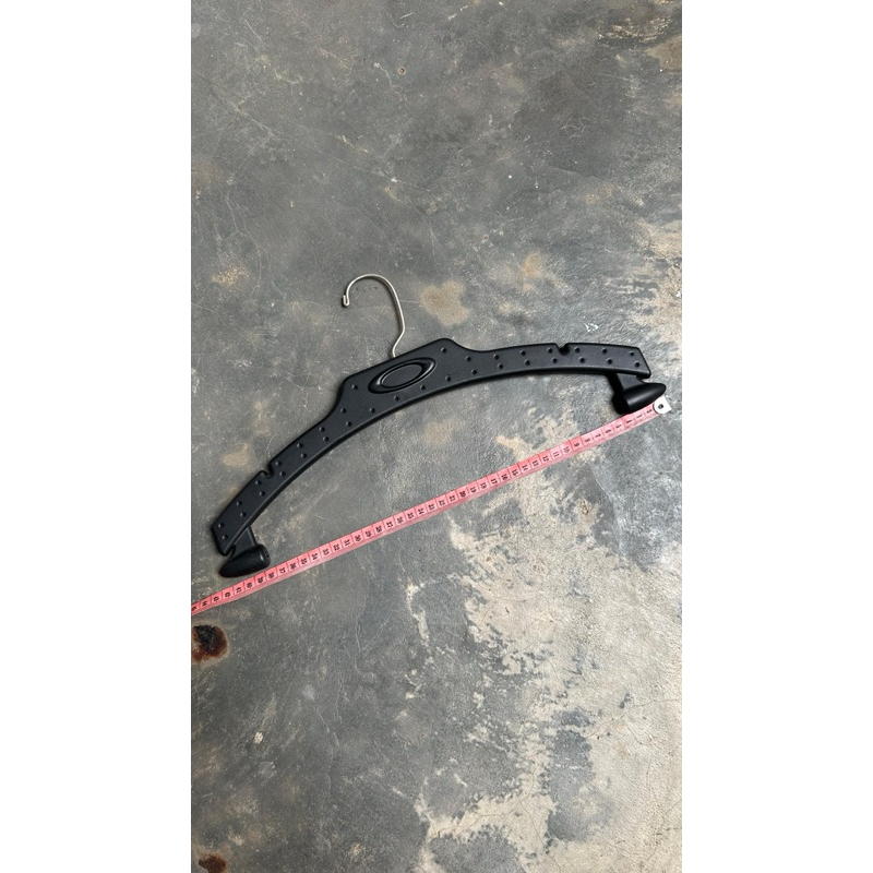 Hanger baju oakley second