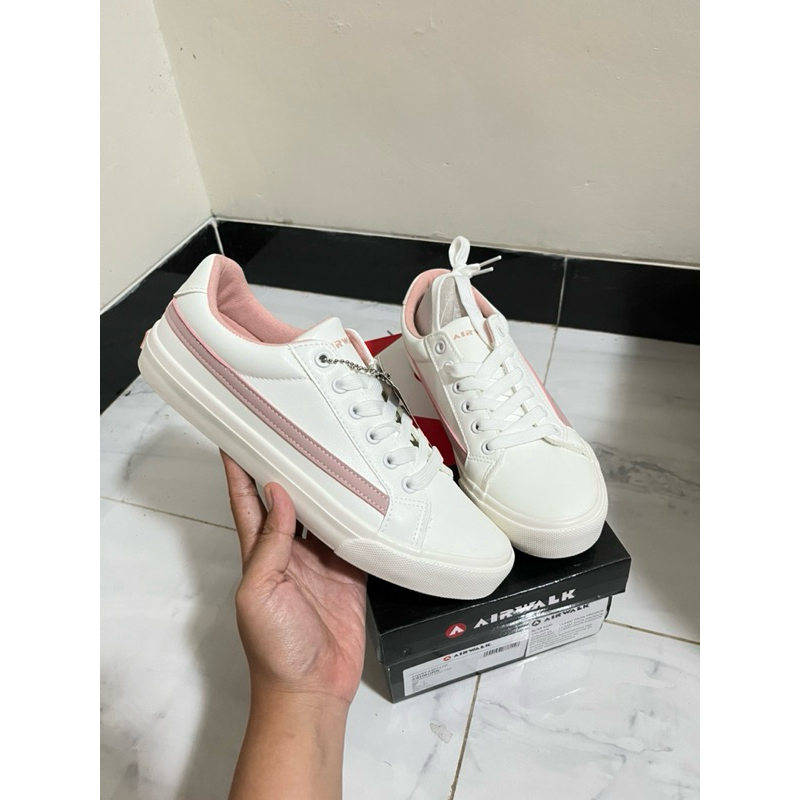 Sepatu sneakers women Airwalk putih list pink bahan kulit sintetis sale 70% (ASHBURN PINK)