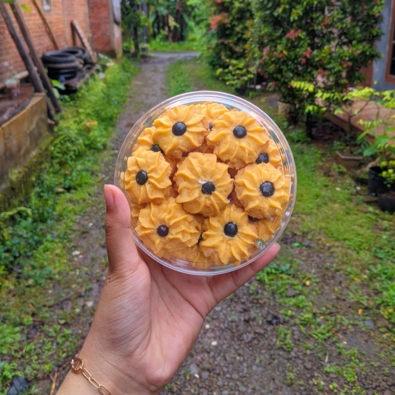 

Kue Dahlia Semprit Cookies - Chocochips