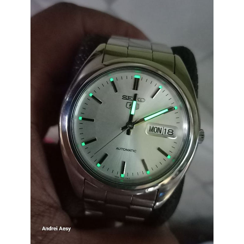 Seiko 5 SNX111k silver Sunburst dial