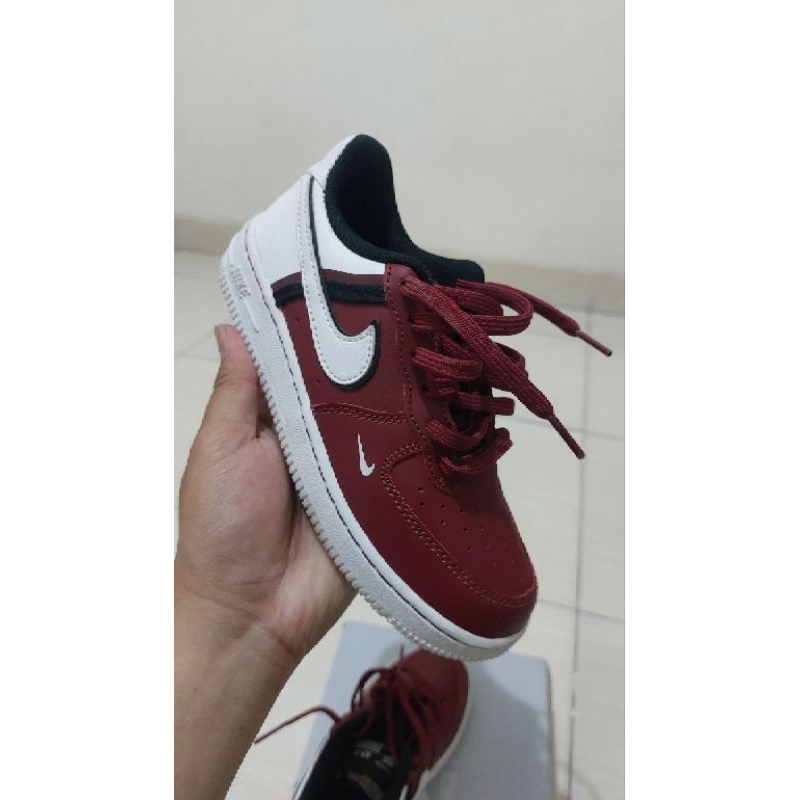 (NEW) Nike Air Force 1 LV8 Red White