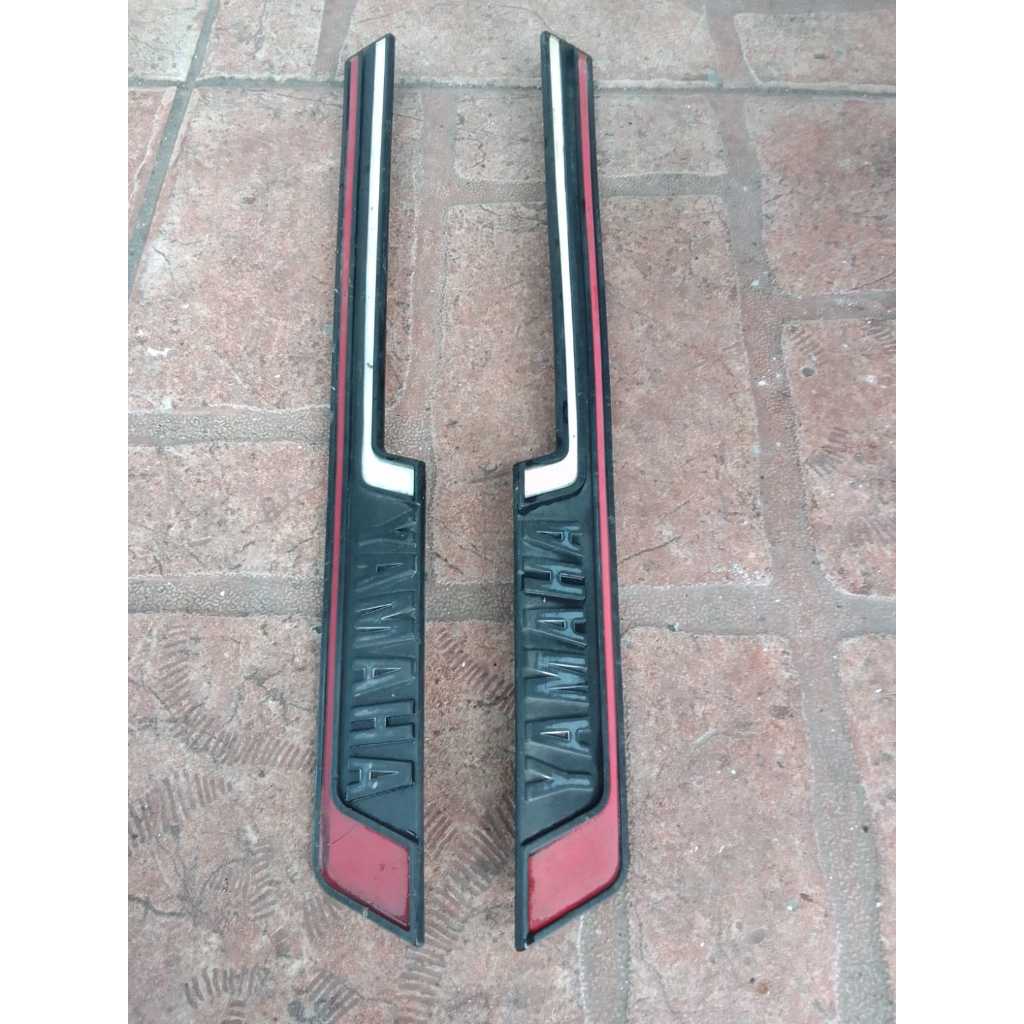 Emblem body belakang Yamaha V80 Super Deluxe Yamaha Robot Original
