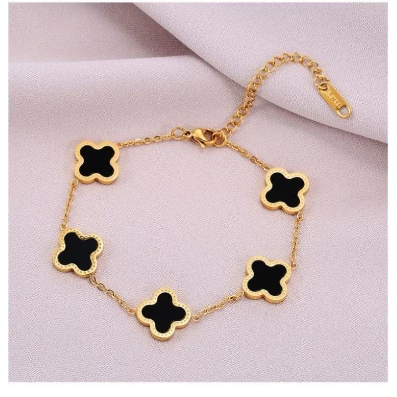 Gelang tangan rantai titanium bunga clover hitam Besar Terbaru - Gelang Titanium Wanita Viral Bisa C