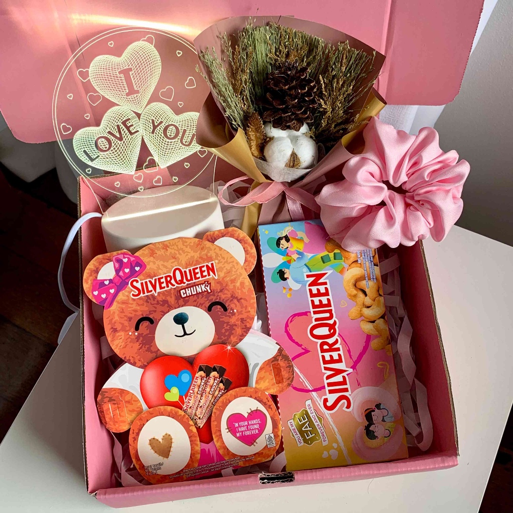 

Birthday, Anniversary Gift Box + Boneka + Silver Queen | Hampers termurah
