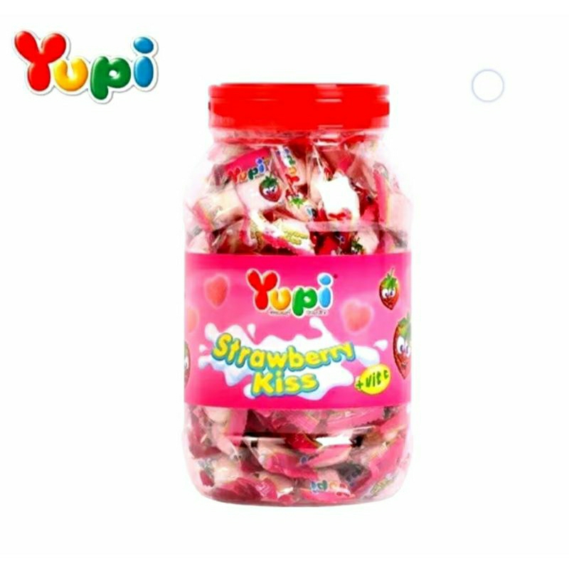 

YUPI TOPLES rasa strawberi jajanan lebaran permen lunak