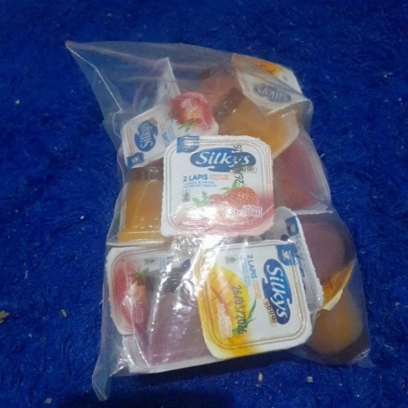 

silky puding 2 lapis
