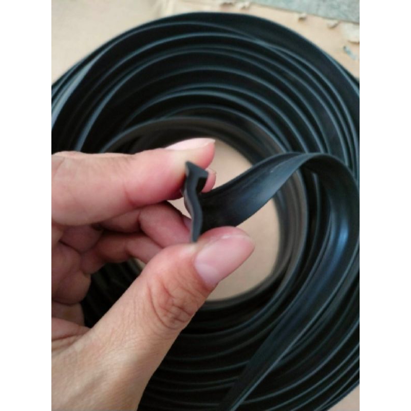 Karet Lis Pemisah Kaca Samping Tengah Geser Meteran