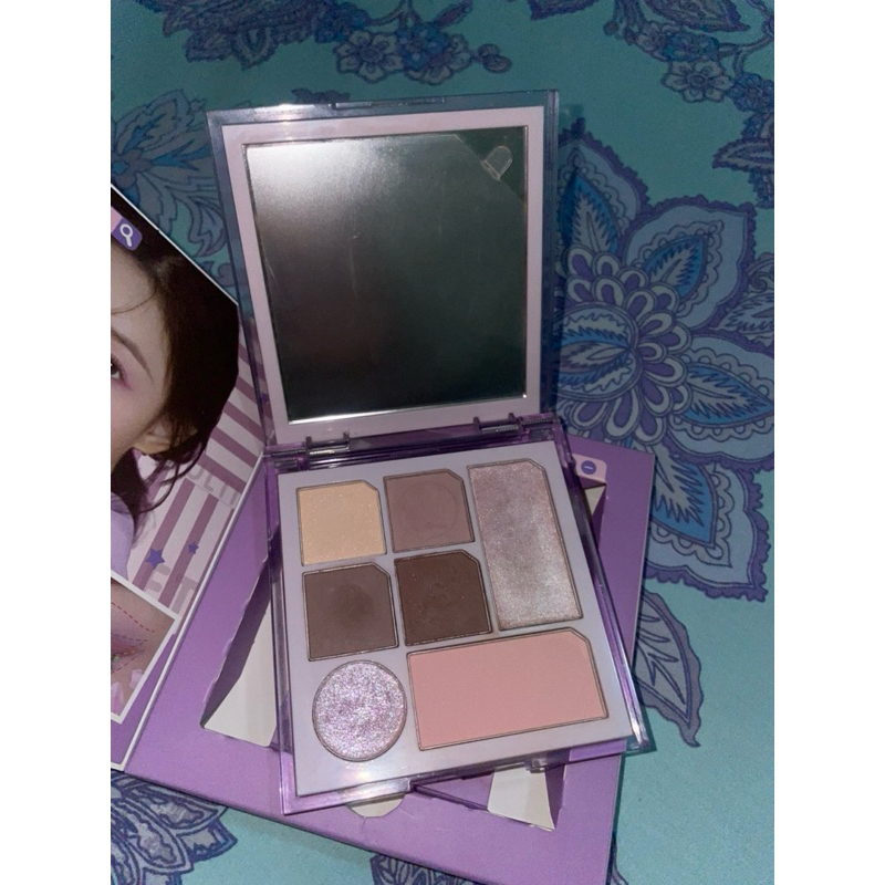 Preloved~ CHICUTE Multi-Color Eyeshadow palette 02 KKV