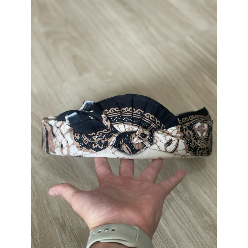 Udeng jadi bungkul jangar rimpit batik semi