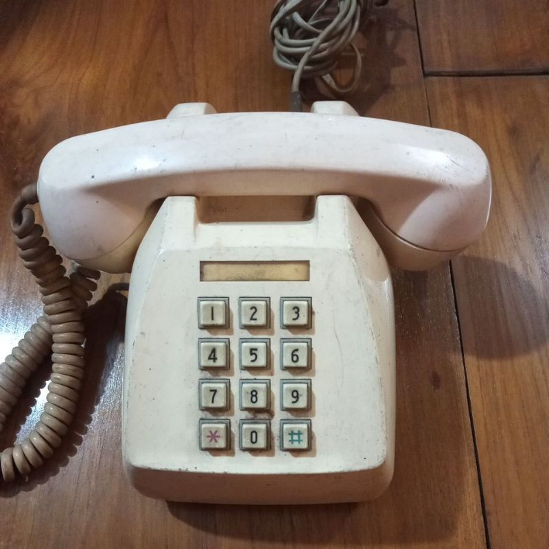 telepon jadul , barang antik