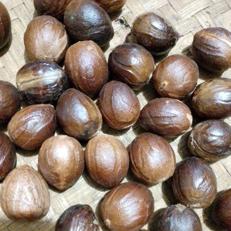 

buah pala tua kering 1 kg