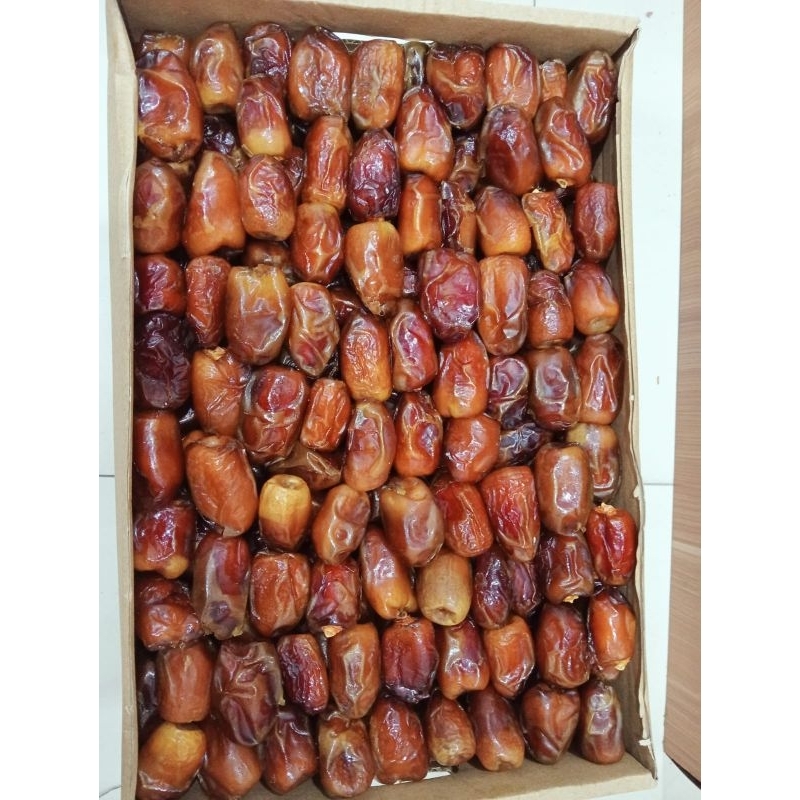 

Kurma madu Al-Qassim jombo 1kg/kurma madu susu