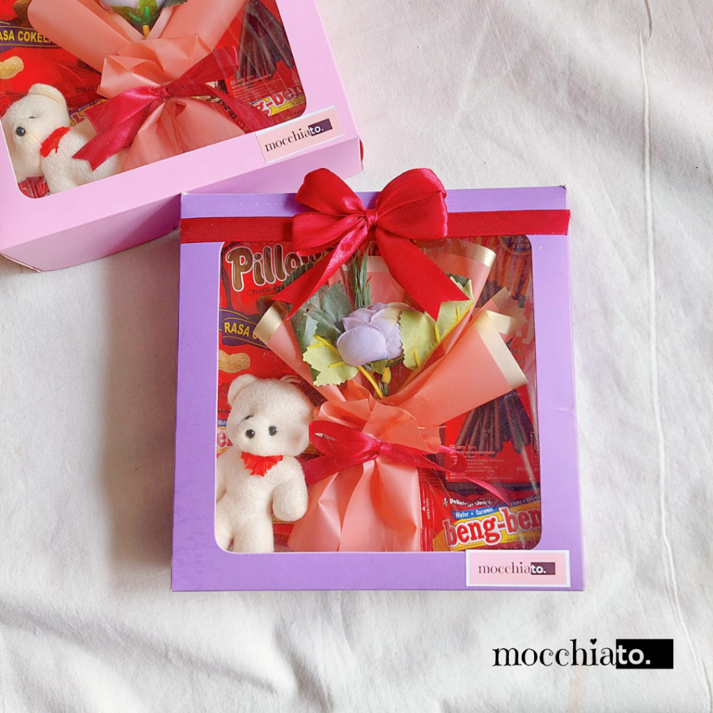 

Hampers Snackbox Cokelat Kado Wisuda Valentine Hadiah Pacar Gift Box Buket Murah Sempro by Mocchiato
