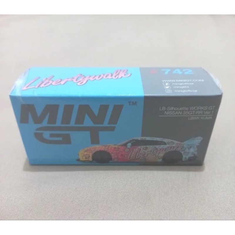 Mini GT Nissan 35GT-RR LBWK Kuma