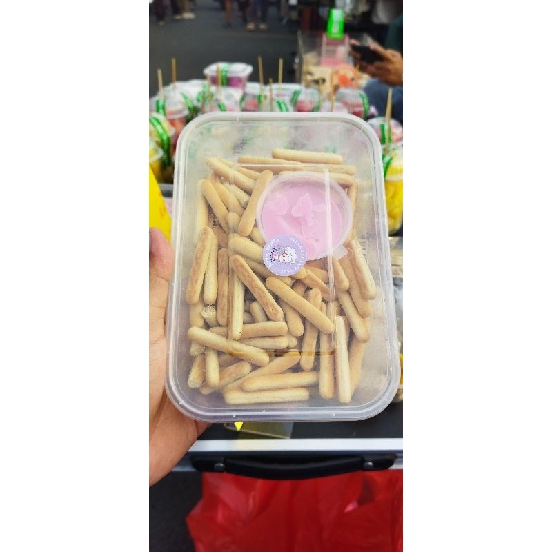 

Biskuit Stik + Saos Strawberry