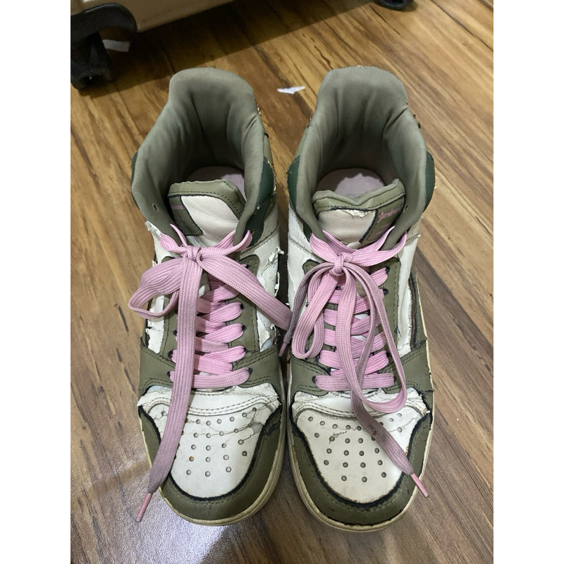 preloved sepatu stradivarius