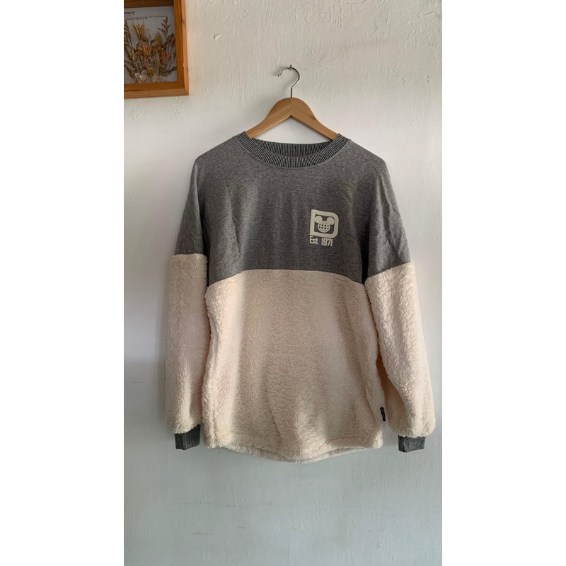 preloved jaket sweater disneyland ori