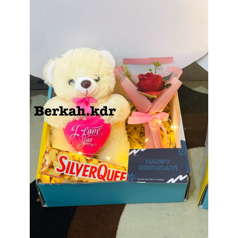 

HAMPERS KADO PAKET VALENTINE GIFT BOX COKLAT VALENTINE HARI IBU HARI GURU WISUDA KADO ULANG TAHUN