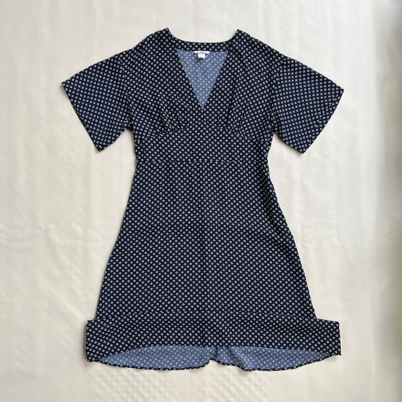 H&M V-neck Midi Dress / Midi Dress V-neck H&M Bermotif
