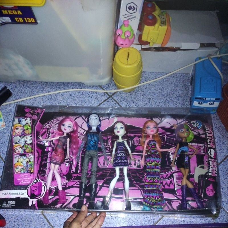 SATUAN Barbie Monster High Maul Monsteritas Draculaura Invisy Billy Spectra G Grant Clawden Wolf