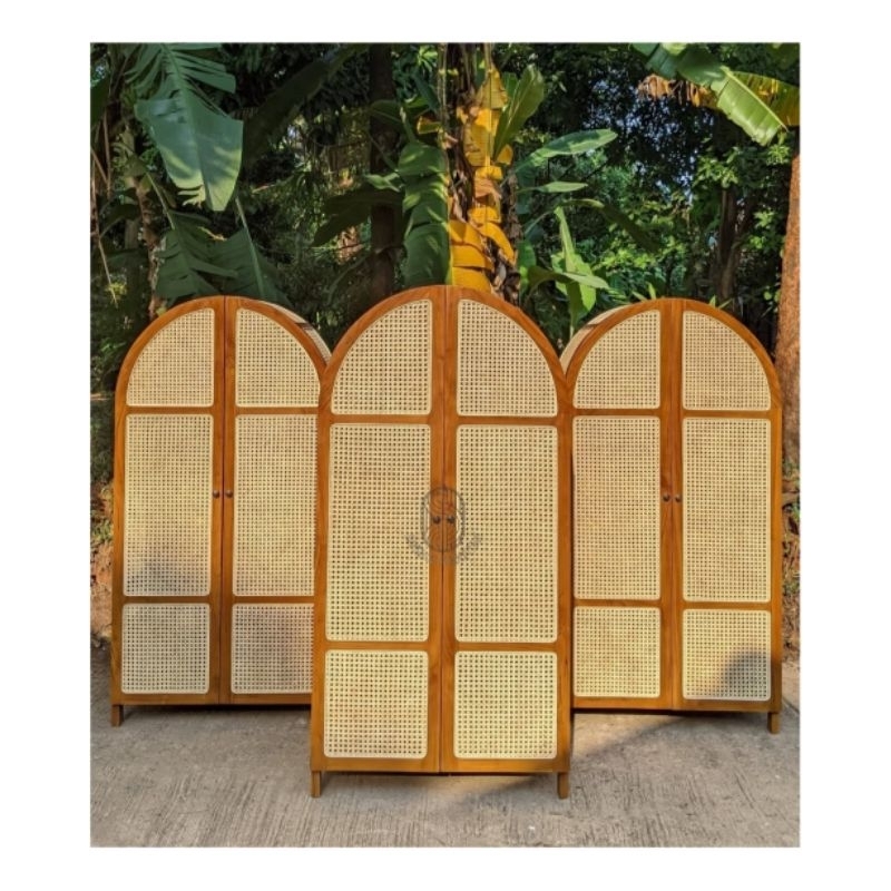 Produk Faiz Jati Furniture Lemari rotan kayu jati rotan alami lemari jati rotan oval