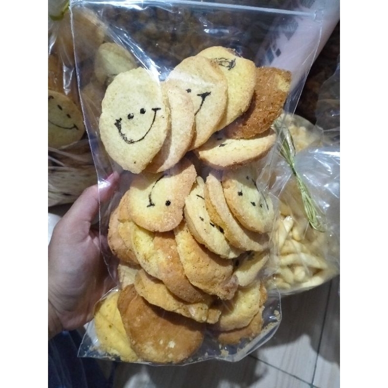 

bolu kering smile 1 kg