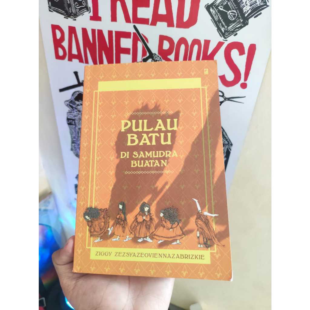 Pulau Batu di Samudra Buatan - Ziggy Z.