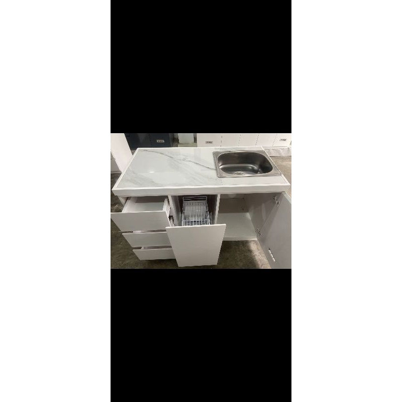 Kitchen set bawah+lubang sink posisi pandang sebelah kanan