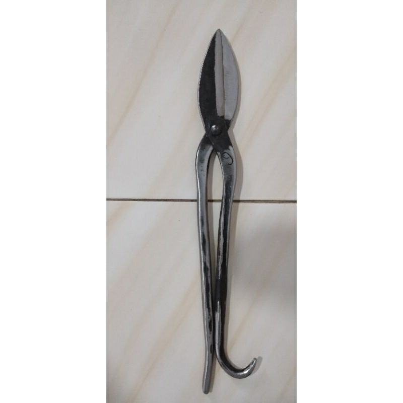 

gunting besar panjang 47cm panjang pisau 11cm bahan dari per