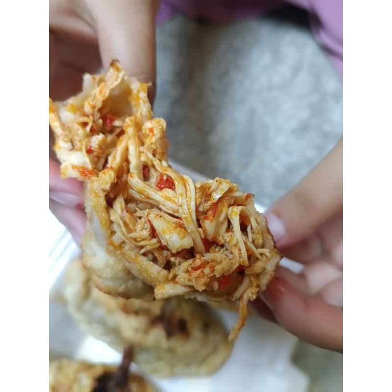 

cireng isi ayam suwir 1pack isi 5