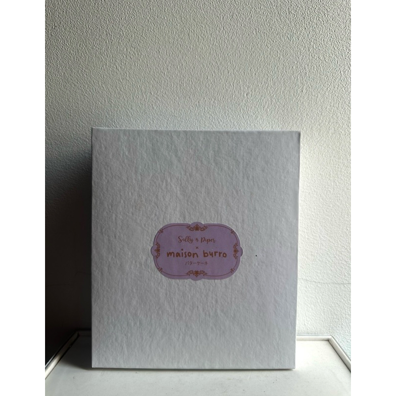 

Hardbox Maison Burro x Sally Piper Uk 12,5 x 14,5 x 3,5 cm / Kotak Aksesoris / Giftbox / Kotak Tebal