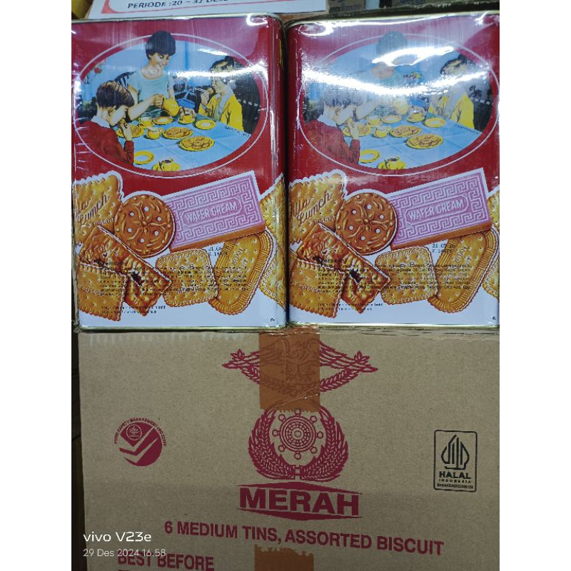 

KHONG GUAN ASSORTED BISKUIT KALENG MERAH 1600GR