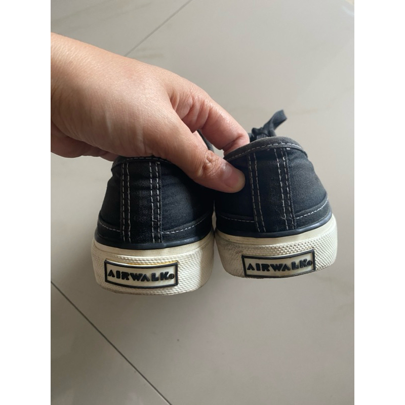 sepatu sekolah airwalk prelove