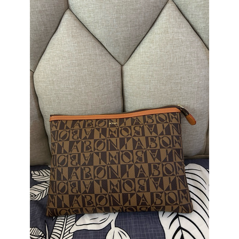 clutch bonia preloved